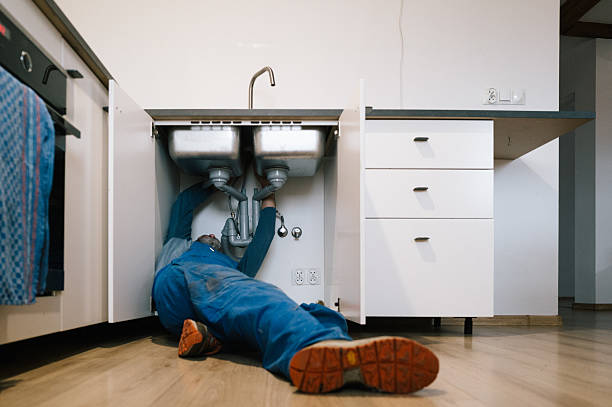 Professional Emergency Plumber technician working in Nankin, OH